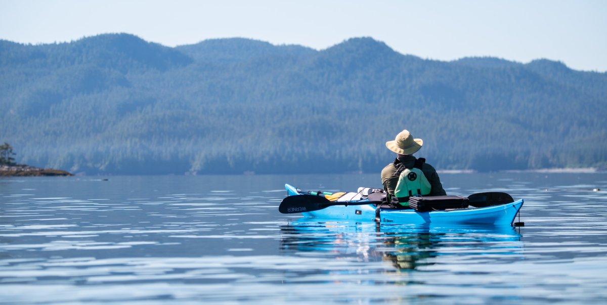 https://www.seakayakadventures.com/sites/seakayakadventures.com/files/images/Wide-brim-hats-for-sea-kayaking.jpg